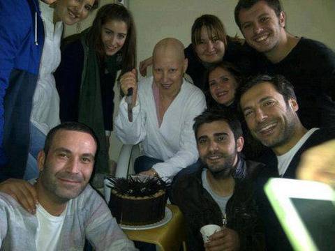 Хазал Кая и Вахиде Гьордюм заедно в битката с рака (Фото)