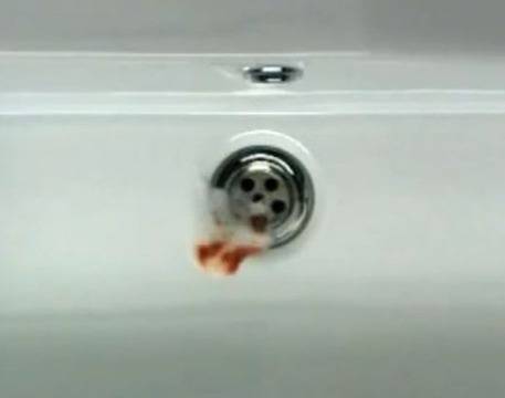 Спасиха от сваляне рекламата с плюене на кръв