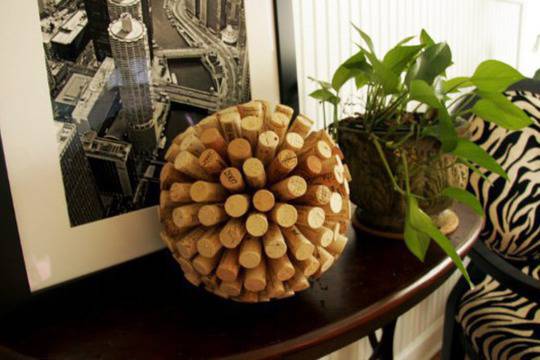 Да си направим декоративна топка от коркови тапи