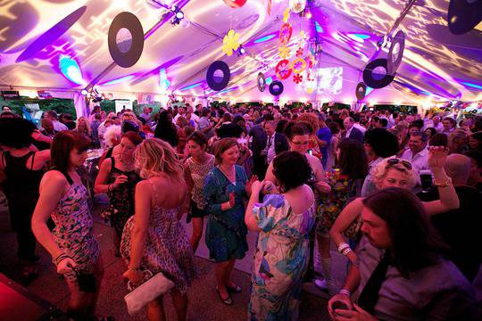 Кетъринг оборудване и шатри под наем за безкрайни празненства