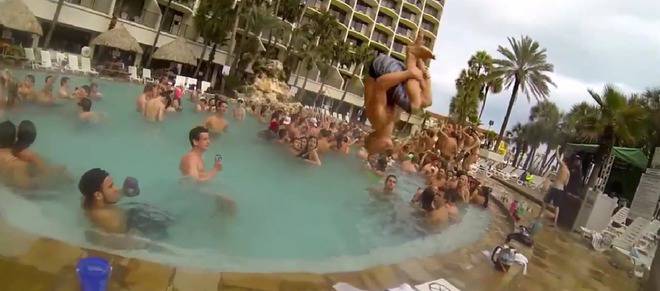 Big Sha, Dee и Crucial Conflict с ремикс на „Charlie Sheen“