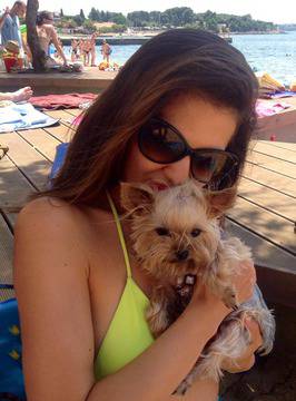 Красива гледка! Райна впечатли със снимки по бански!