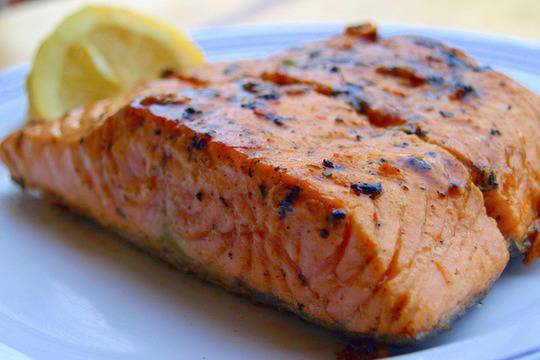 Сьомга с ароматни билки здравословно