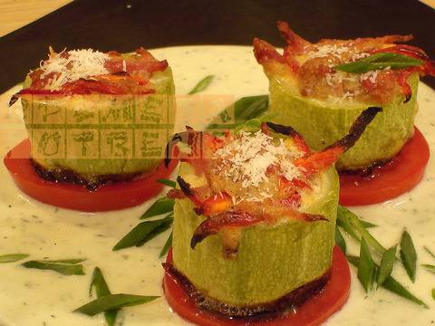 Пълнени тиквички с прошуто, шунка и пармезан