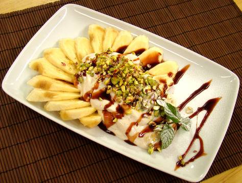 Кисело мляко с банани и канела