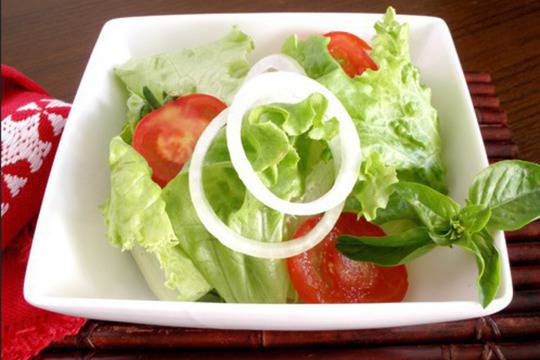 Лятна салата от айсберг здравословно