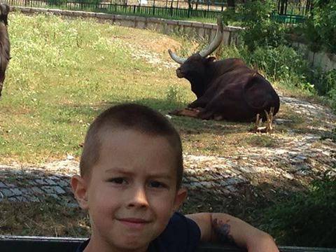 Емилия подлуди Фейсбук със снимки на порасналия Иван