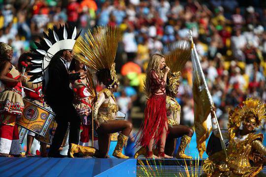 Шакира! – Шакира пее за закриването на световното в Бразилия