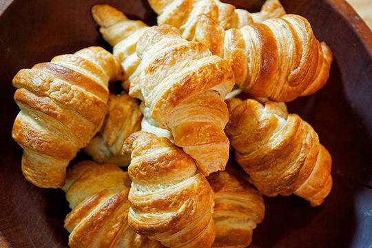 Бутер кроасани с кашкавал