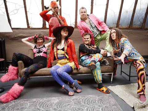 Майсторът на пародията Weird Al Yankovic се завърна със своя версия на Happy на Pharrell Williams