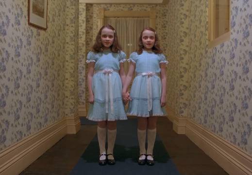 Виж как изглеждат страшните близначки от “Сиянието” в наши дни