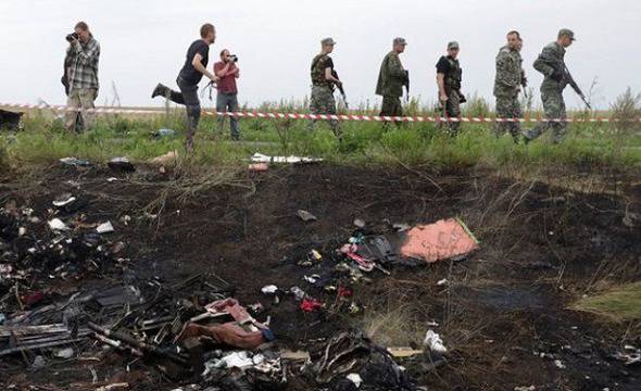 Записът на разговора между опълченците за катастрофата на Боинг 777 в Украйна е монтаж
