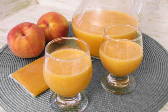 Смути от праскови и банан здравословно