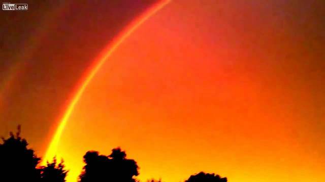 Най-Прекрасната и ярка дъга в небето