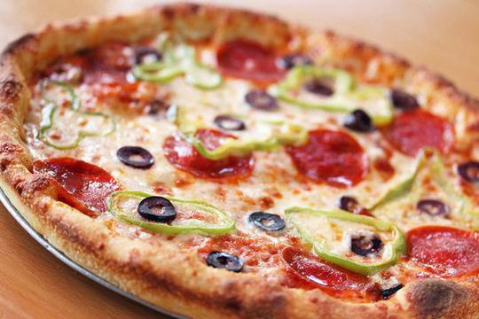 Пица с чушки и салам