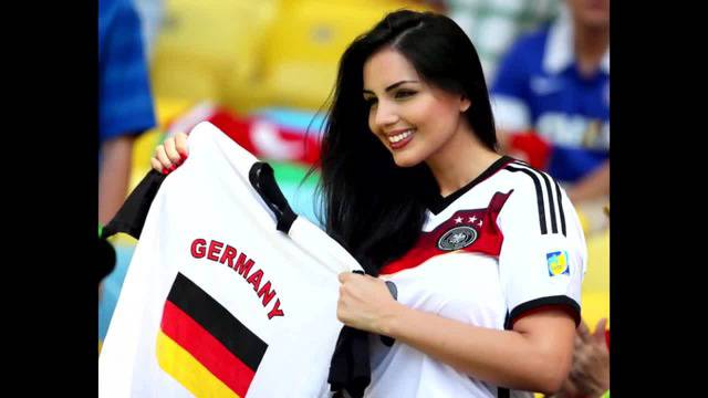 Най-горещите футболни фенки от Световното 2014