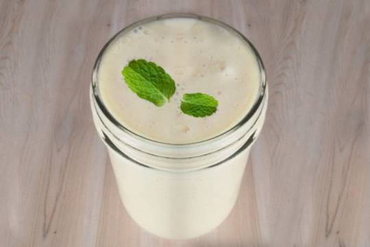 Бананово смути с мента здравословно