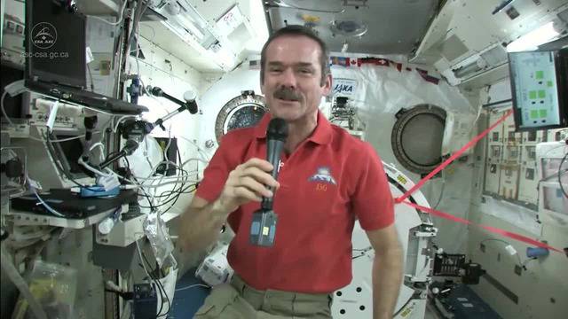 Ето Как се мият зъби в космоса