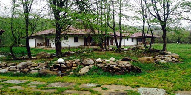 Почивка на планина в Априлци! 3 нощувки за до ЧЕТИРИМА на ТОП цена във Вилно селище Габарите!