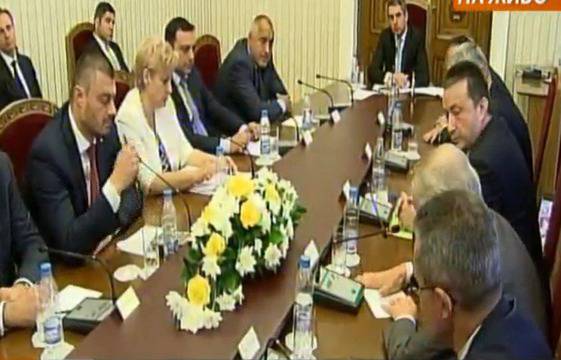 Скандал между Плевнелиев и Миков на консултациите!