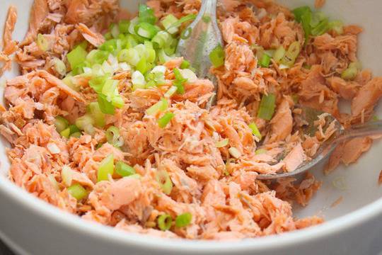 Риба тон с пресен лук