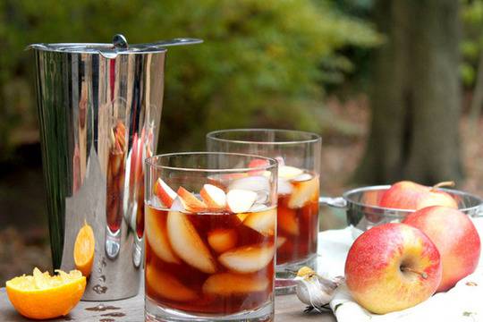 Студен чай с ябълки