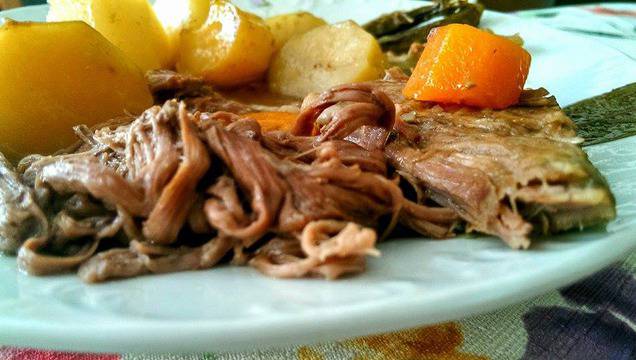 Телешко с картофи в гювеч