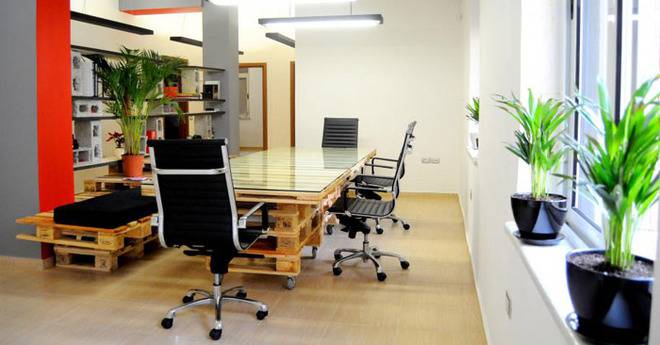 Функционални мебели от палети за офиса