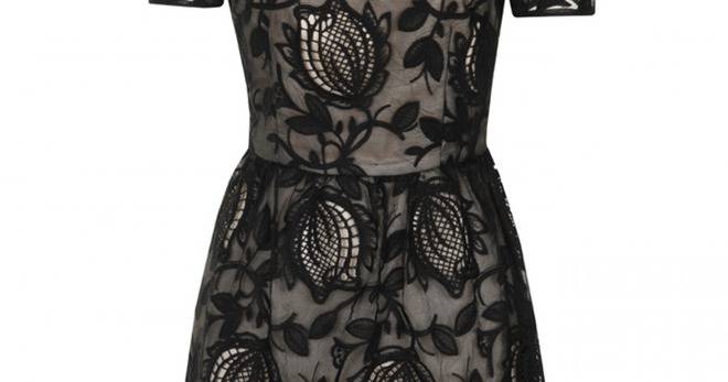 Дантелена Къса Черна Рокля