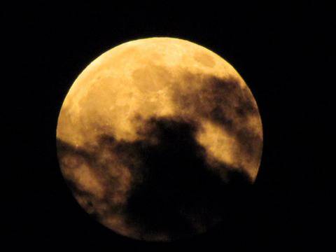 Търкулва се най-голямата Луна