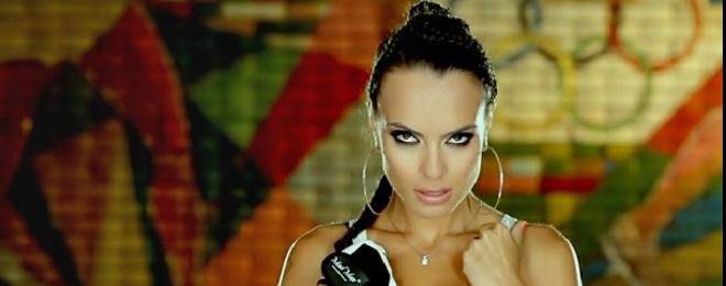 Фолк певицата Лияна агонизира