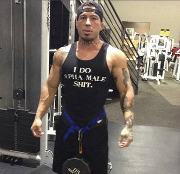 ММА боец смаза от бой приятелката си порнозвезда (шокиращи снимки)