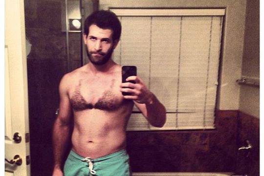 Нова мода: Мъжки сутиен от косми