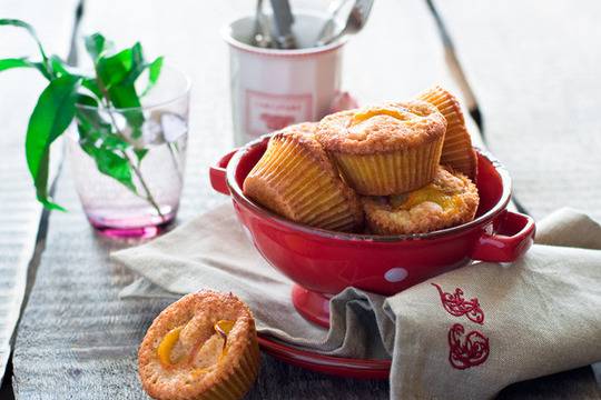 Мъфини с праскови и портокалови корички