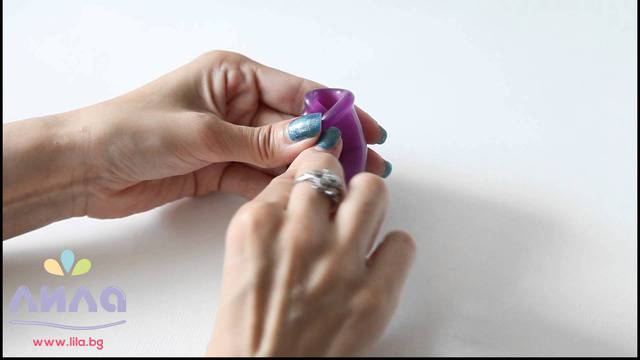 Сгъване на менструална чашка