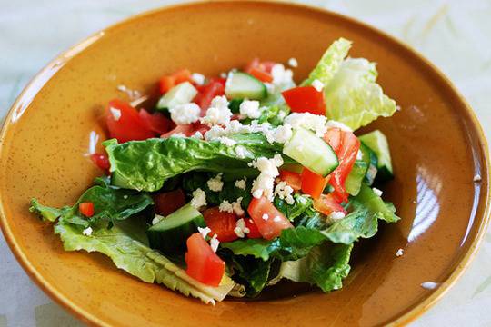 Маруля с домати, краставици и сирене