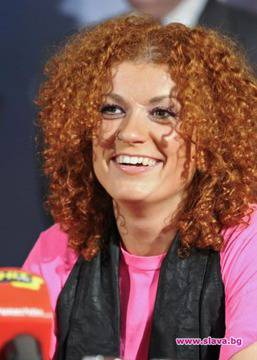 Люси Дяковска по-щастлива от всякога! Камелия съсипана от мъка!
