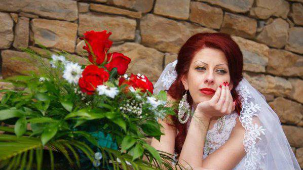 Скандално! Голи снимки на общинарка лъснаха на сайта на Велико Търново!