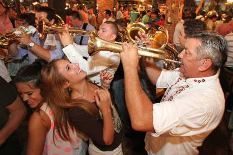 Гуча 2014 завърши – Ex-Yu музика: сръбска музика, биографии, дискографии, текстове на песни, новини