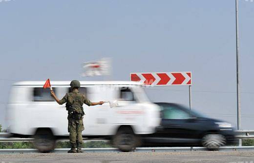 В Украйна проверяват първите 16 камиона с помощи от Русия