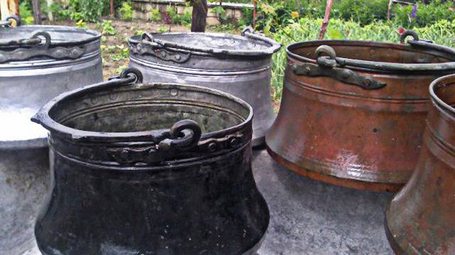 Крадат бакърени котли