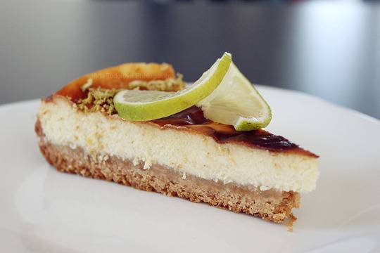 Чийзкейк с авокадо и лайм