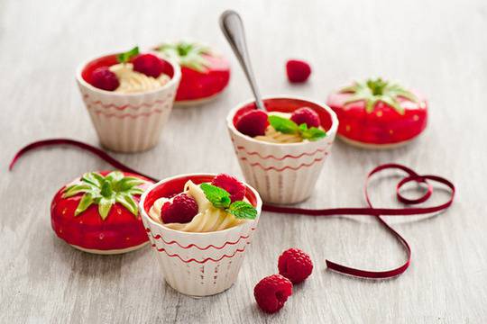 Мус от бял шоколад с малини