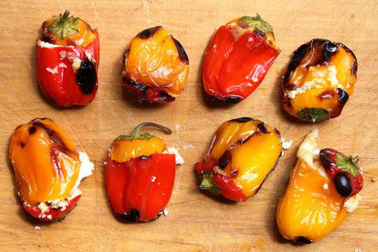 Пълнени чушки със сирене на скара