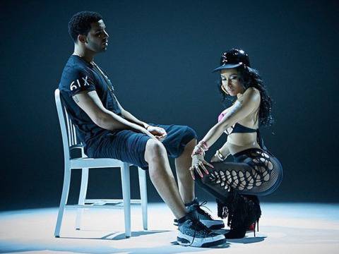Nicki Minaj тресе секси дупе пред Drake в Anaconda (Видео)