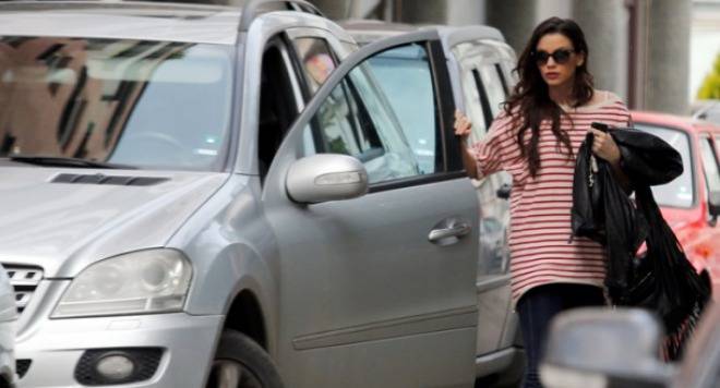 Ужас! Диляна Попова излага на риск здравето на бебето си!