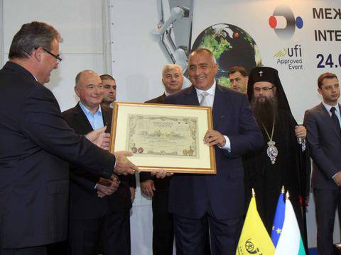 Цацаров разчиства едно по едно делата около Борисов преди изборите