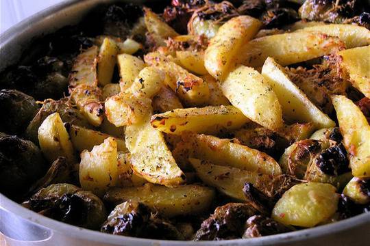 Печени картофи с чушки и кашкавал