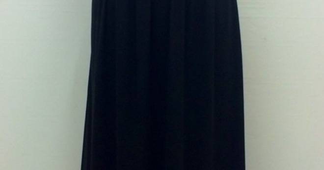 Дълга Черна Официална Рокля с Декорации от Камъни