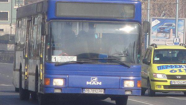 Три автобуса променят маршрутите си заради затварянето на бул. „Македония“